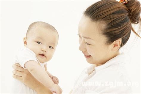 夢到抱別人的嬰兒|夢到抱別人嬰兒